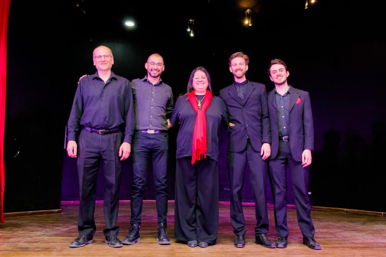 Un Domingo a Pura Voz 