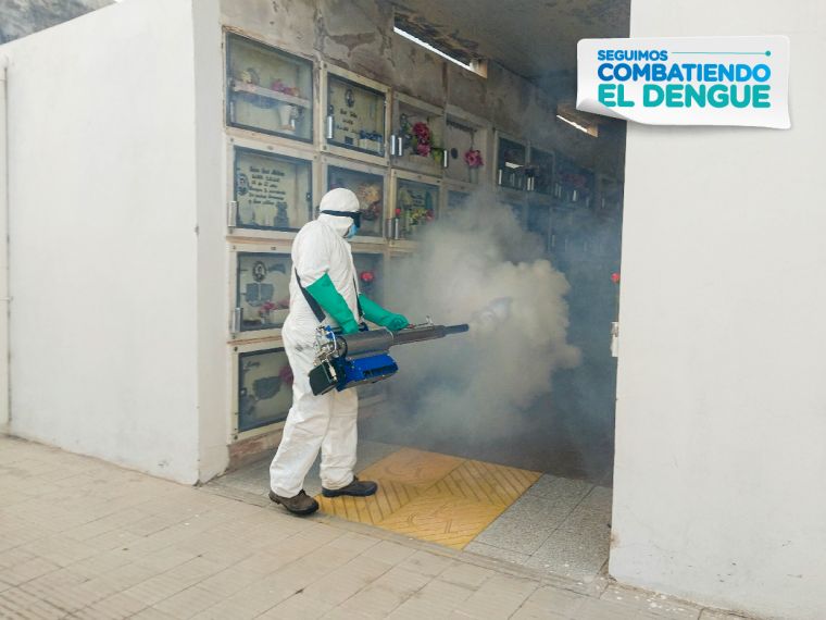 Reforzamos la campaña contra el dengue en el cementerio