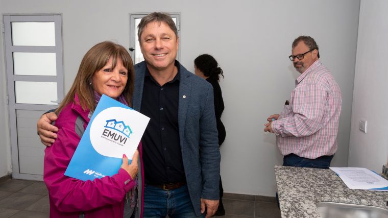 Se entregaron 9 viviendas de EMUVI en Monte Cristo