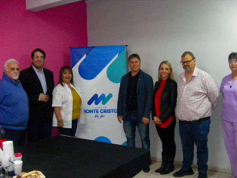 Haniewicz firmó convenio con la Siglo 21