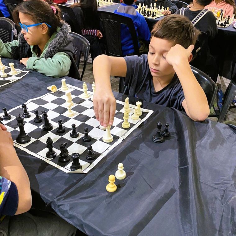 La escuela municipal de Ajedrez de Monte Cristo triunfa en el Primer Encuentro de Suquijuegos