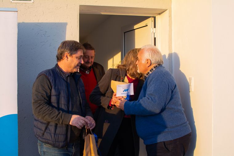 Se entregaron 4 viviendas de EMUVI en Monte Cristo