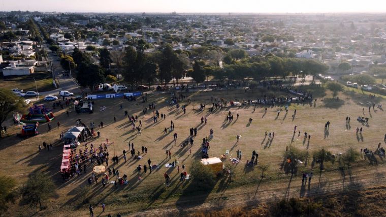 Tarde de barrileteada y feria en Monte Cristo