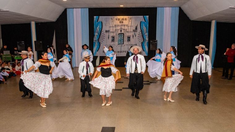 Emotivo Acto del 9 de Julio en Monte Cristo