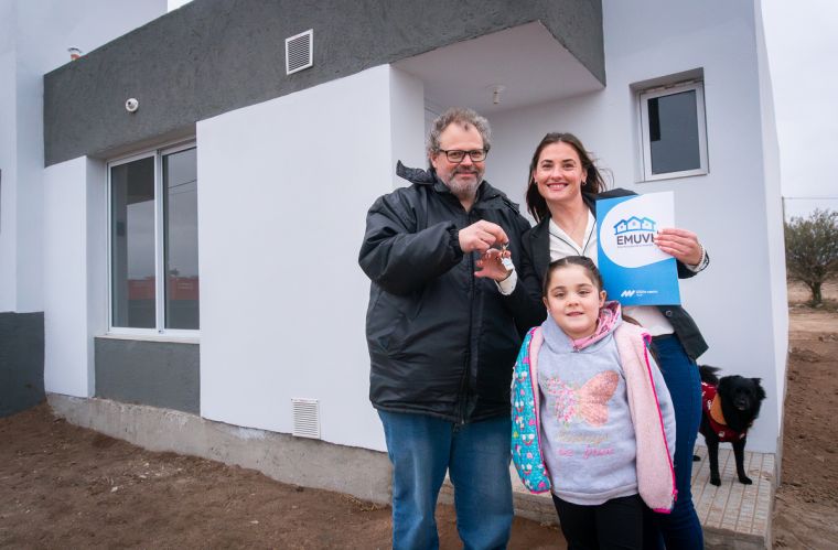 Se entregaron 6 nuevas viviendas del EMUVI en Monte Cristo