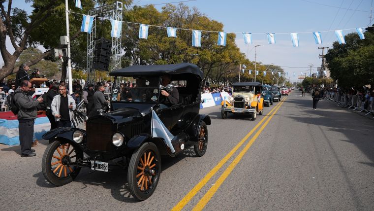 Emocionante 28º Desfile Cívico-Militar en Monte Cristo