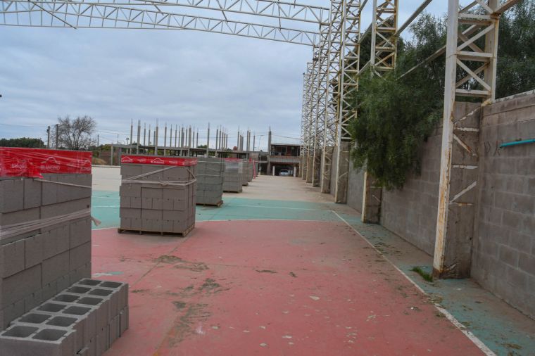 Se retomó la construcción del Salón de Usos Múltiples del Polideportivo