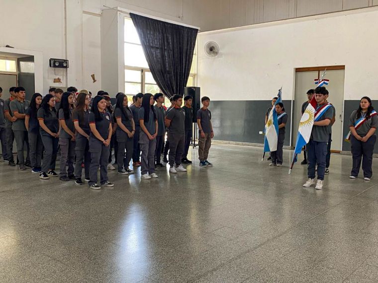 Estudiantes de Monte Cristo realizaron la Promesa de Lealtad a la Bandera de Córdoba