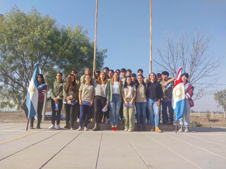 Estudiantes de Monte Cristo realizaron la Promesa de Lealtad a la Bandera de Córdoba