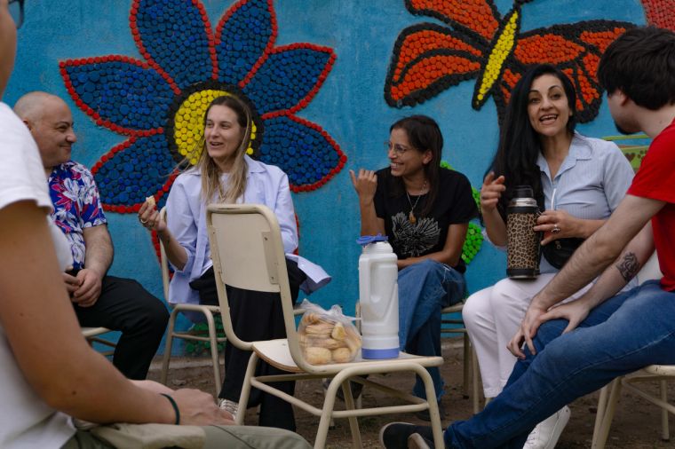 Creatividad sostenible: Monte Cristo culminó su mural de tapitas