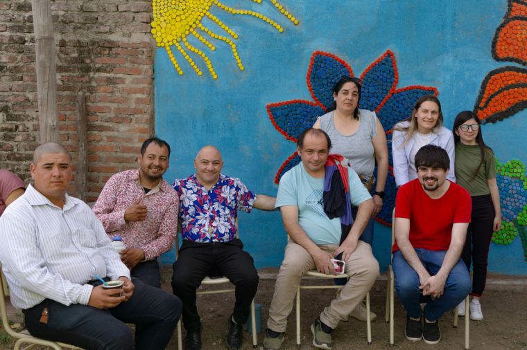 Creatividad sostenible: Monte Cristo culminó su mural de tapitas