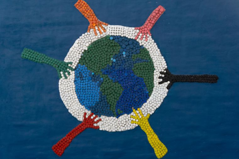 Creatividad sostenible: Monte Cristo culminó su mural de tapitas