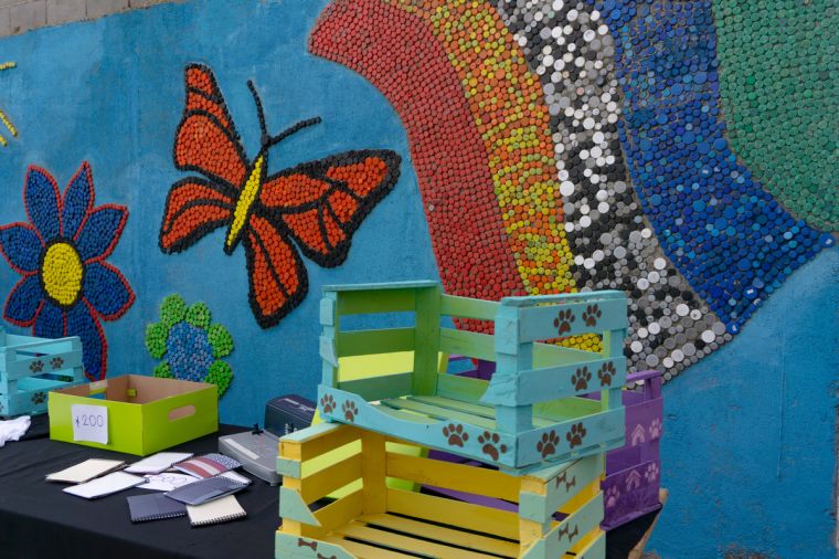 Creatividad sostenible: Monte Cristo culminó su mural de tapitas