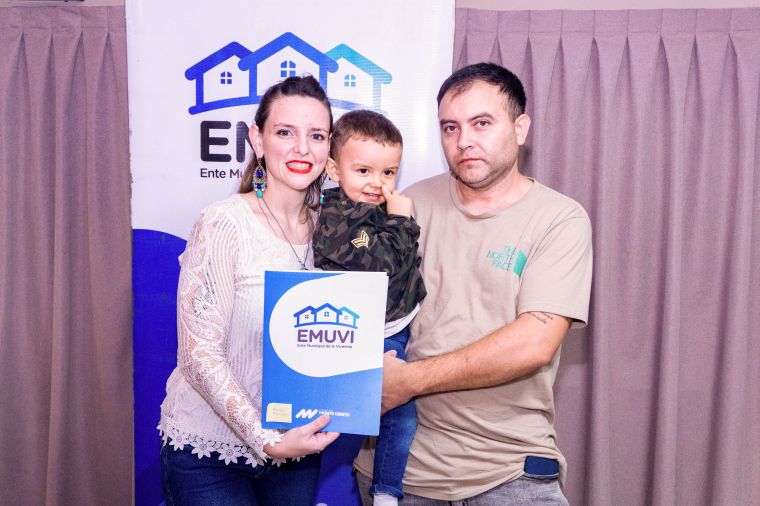 Entrega de nuevas viviendas: más de 50 familias cumplieron su sueño de la casa propia