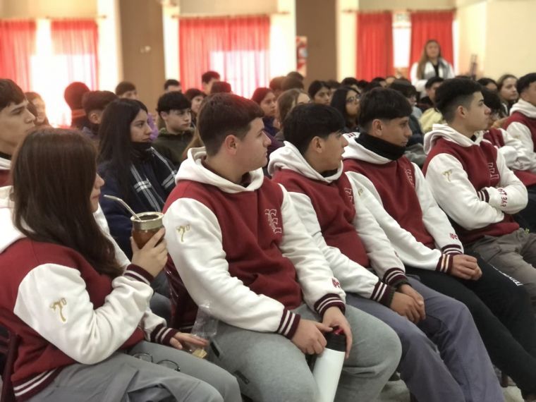 Capacitación en programación para estudiantes de Monte Cristo