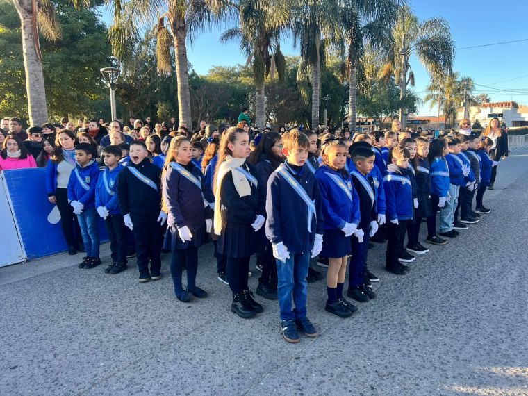 Monte Cristo celebró el Día de la Bandera con la promesa de estudiantes de primarias y la jura de liceístas