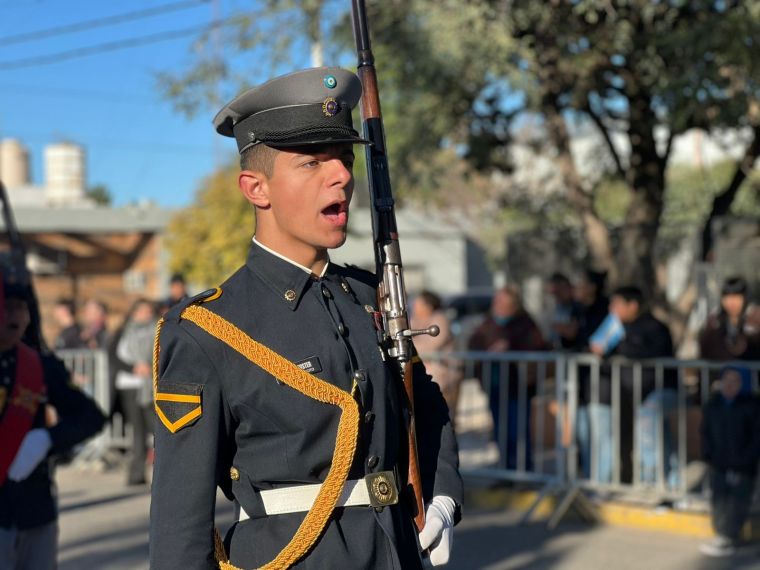 Monte Cristo celebró el Día de la Bandera con la promesa de estudiantes de primarias y la jura de liceístas