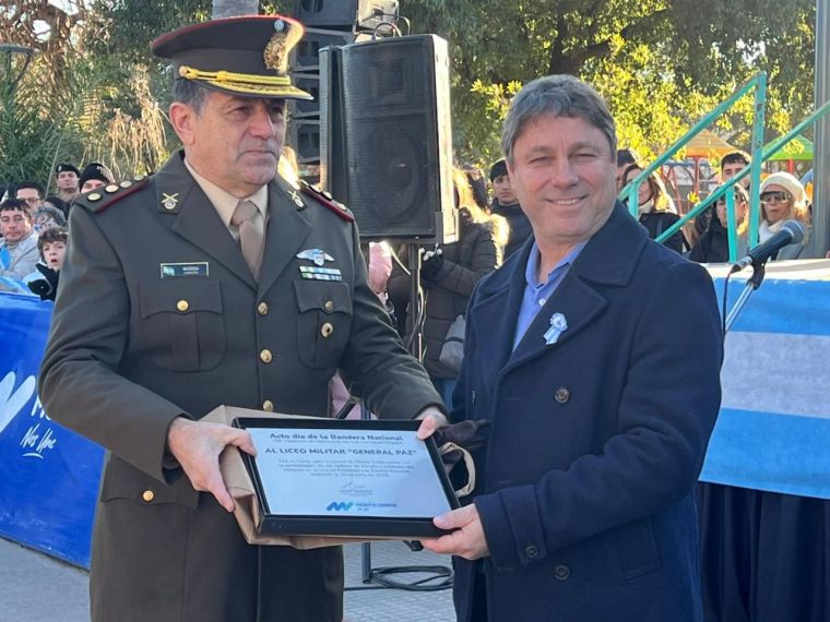 Monte Cristo celebró el Día de la Bandera con la promesa de estudiantes de primarias y la jura de liceístas