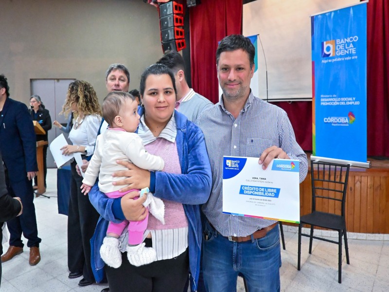 Entrega de créditos del Banco de la Gente en Monte Cristo
