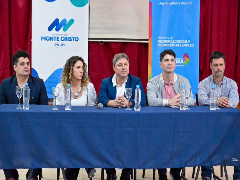 Entrega de créditos del Banco de la Gente en Monte Cristo