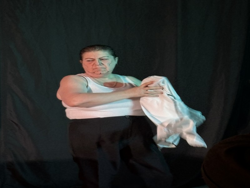 Una noche llena de arte con la muestra de los talleres de Teatro y Guitarra