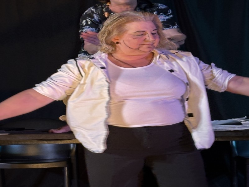 Una noche llena de arte con la muestra de los talleres de Teatro y Guitarra