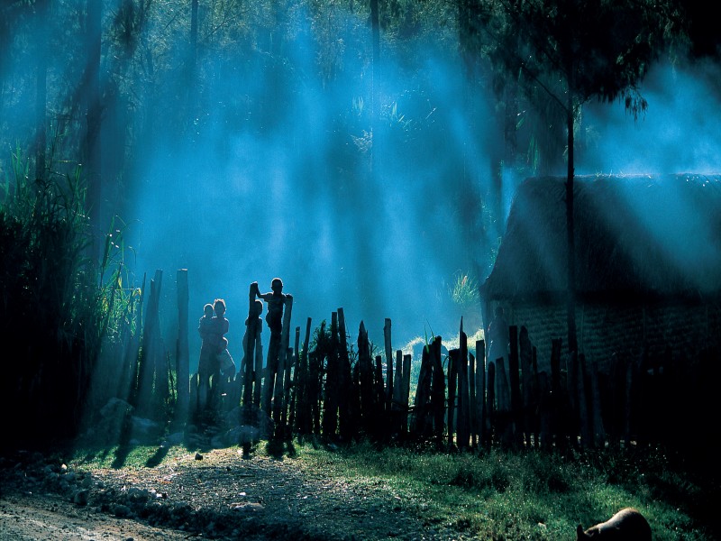 Monte Cristo inaugura la muestra fotográfica “La vuelta al mundo en 80 fotos”