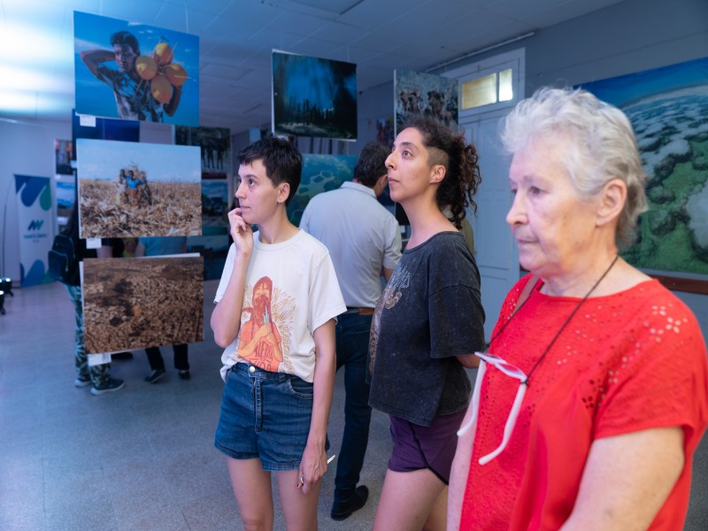 Monte Cristo celebró el cierre de la muestra fotográfica “La Vuelta al Mundo en 80 Fotos”