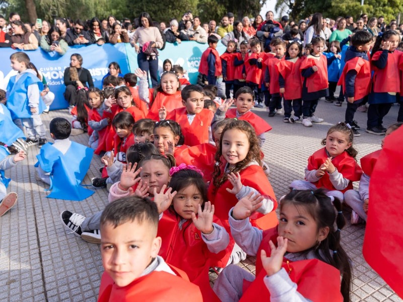 Monte Cristo celebró el día de su bandera en la Plaza Sarmiento